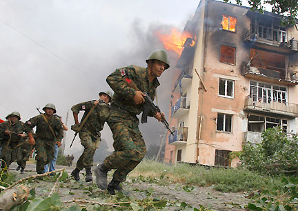 Грузинские солдаты, Гори, 9 августа 2008.(Photo : Reuters)