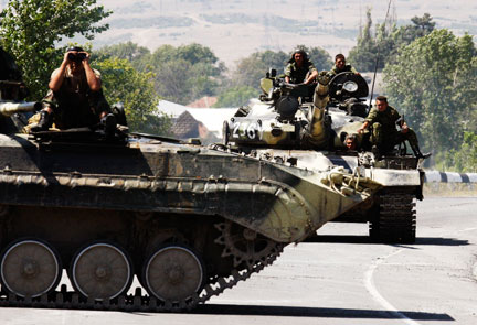 Российские силы в Грузии близ города Гори 15 августа 2008 года.Фото : Reuters/Gleb Garanich