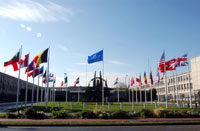 Флаги 26 стран-членов НАТО перед зданием штаб-квартиры организации в Брюсселе.Фото: NATO