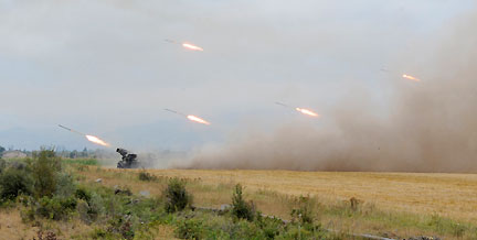 Грузинская бомбардировка Южной Осетии 8 августа 2008 г.(Photo : Reuters)