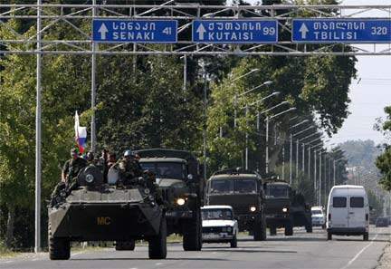 Российские силы уходят из грузинского города Зугдиди 13 сентября 2008 г.
(Photo : REUTERS/David Mdzinarishvili)