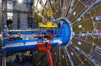 Монтаж оборудования адронного коллайдера.Фото: CERN
