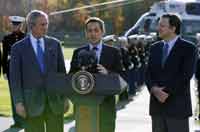 Пресс-конференция в Кемп Девиде (США) с участием президента США Буша, президента Франции Саркози и председателя Еврокомиссии Беррозу.REUTERS/Jason Reed (UNITED STATES)