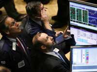 Трейдеры на New York Stock Exchange 14 октября 2008 года.UTERS/Shannon Stapleton (UNITED STATES)