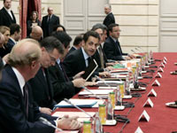 Президент Франции перед началом "социального саммита". Париж, 18 февраля 2009. REUTERS/Remy de la Mauviniere/Pool (FRANCE)