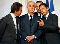Президент Н.Саркози и глава созданного им комитета Э.Балладюр
(Photo : Reuters)