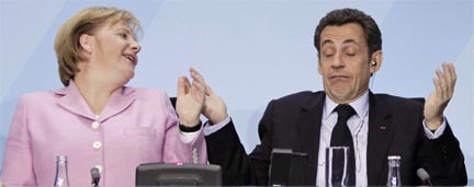 Канцлер Германии Ангела Меркель и президент Франции Николя Саркози во время совещания в Берлине, 22 февраля 2009.(REUTERS)