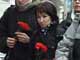Возложение цветов к месту убийства А.Бабуровой и С.Маркелова 8 февраля 2009 г.
(Photo : Grani-TV)