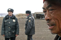 Проверка китайских трудовых мигрантов в России.(Photo: REUTERS)