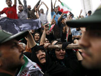 Манифестации на улицах Тегерана. 14 июня 2009.REUTERS/Damir Sagolj