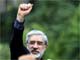 Мир Хоссейн Мусави выступает перед своими сторонниками в Тегеране 18 июля 2009 г.
(Photo : REUTERS/Demotix)