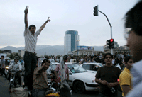 Сторонники Мир-Хосейна Мусави проводят акцию протеста в Тегеране 16 июня 2009 г.(Photo: Reuters).