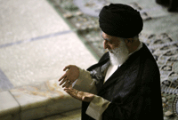 Аятолла Али Хаменеи в кампусе Тегеранского университета. 19 июня 2009 г.(Photo: Reuters).