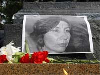 Акция памяти убитой правозащитницы Натальи Эстемировой. Москва, 16 июля 2009(Photo: REUTERS)
