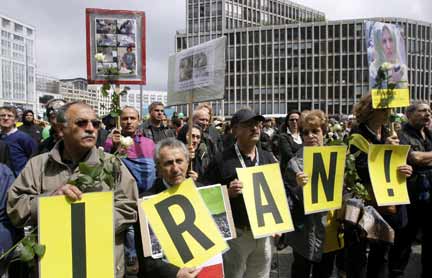 Всемирный день солидарности с оппозицией в Иране. Манифестация в Берлине 25 июля 2009(Photo: REUTERS)