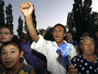 Киргизская оппозиция объявила о проведении новых манифестаций протеста против фальсификации президентских выборов(REUTERS)