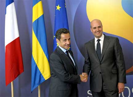 Президент Франции Н.Саркози и премьер-министр Швеции Ф.Рейнфельд, 3 июля 2009.(REUTERS)