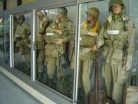 В музее 140 манекенов с образцами военной формы десантных войск США(Photo: D.Gusev/RFI)