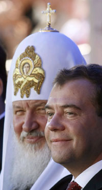 Глава РПЦ патриарх Кирилл и президент Д.Медведев.Фото: REUTERS/Sergei Chirikov