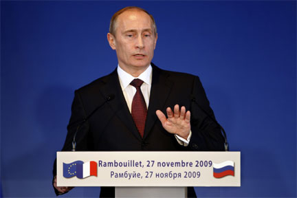 Премьер-министр России на пресс-конференции в Рамбуйе 27 ноября 2009 г.REUTERS/Charles Platiau 