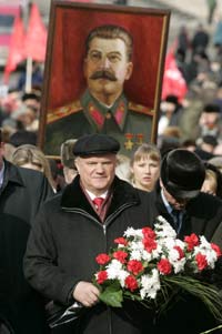 Лидер КПРФ Геннадий Зюганов на манифестации в день смерти Сталина 5 марта 2009.(Photo: REUTERS)