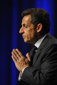 Президента Франции Николя Саркози суд признал "обычным" гражданином: 8 января президент выиграл 1 евро компенсации ущерба у мошенников, которые использовали его банковские реквизиты.(Photo: REUTERS)