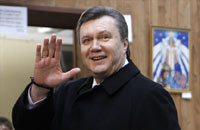 Виктор Янукович, согласно экзит-полам, во втором туре выборов президента Украины опережает Юлию Тимошенко на 3-5%. Киев, 7 февраля 2010.(Photo: REUTERS)
