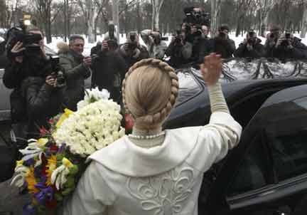 Юлия Тимошенко голосовала на избирательном участке в Днепропетровске 7 февраля 2010.(Photo: REUTERS)