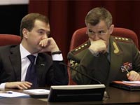 Президент РФ Дмитрий Медведев и министр внутренних дел Нургалиев во время заседания МВД России.(REUTERS)