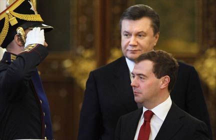 Президенты Д.Медведев и В.Янукович в Кремле 5 марта 2010.(Photo: REUTERS)