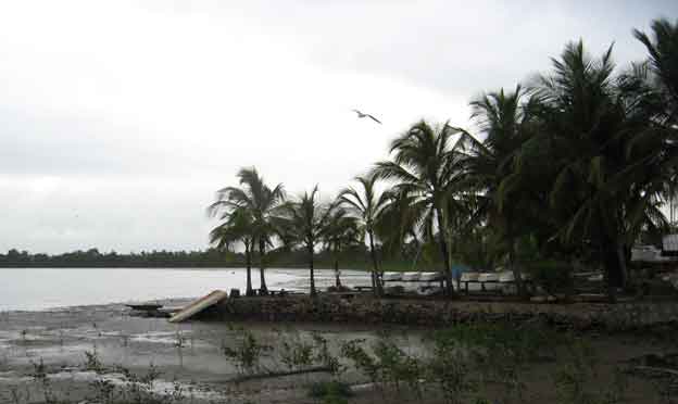Остров Дьявола от Куру отделяют 15 километров с опасными течениями.N.Carel / RFI