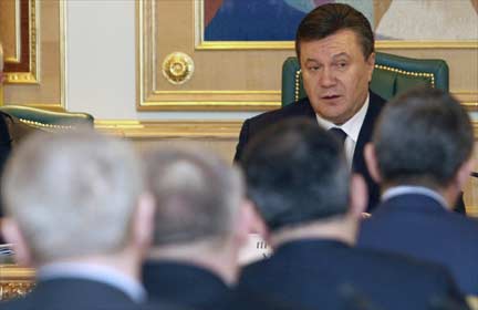 Янукович, перестановки, порядок и семейственность