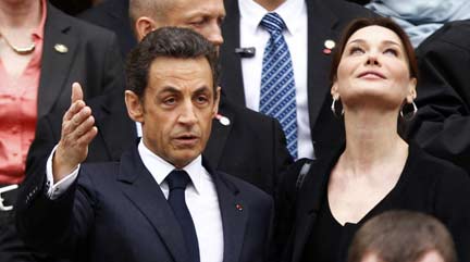 Президент Франции Николя Саркози и Карла Бруни-Саркози в Нью-Йорке 29 марта 2010.© REUTERS