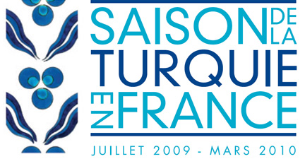 "Saison de la Turquie en France / Fransa'da Türkiye Mevsimi" logosu.(RFI)