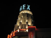 Fransa ve Paris'in en popüler sinema salonu Rex'in üst kulesi.(DR)