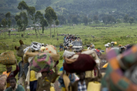 Kongo halkının bitmeyen çilesi, sürekli kaçmak. (AFP)