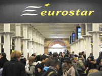 40 bin kişiyi ilgilendiren Eurostar seferleri 3 gündür aksamış durumda.(Reuters)