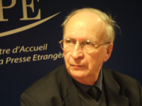 Tibhirine keşişlerin öldürülmesinden senelerce sonra Cezayir diosesinin başına getirilen Henri Teissier görülüyor (10 Mayıs 2006 - CAPE Paris).(Monique Mas/RFI)