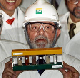 Tổng thống Brasil Lula da Silva tại Trung tâm nghiên cứu phát triển éthanol, công ty Petrobras. Ảnh : AFP