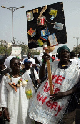 Biểu tình phản đối đời sống đắt đỏ tại Dakar, 26/04/2008 - Ảnh AFP