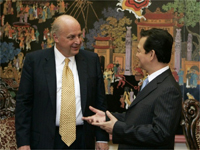 Thủ tướng Nguyễn Tấn Dũng tiếp trợ lý Ngoại trưởng Hoa Kỳ John Negroponte, Hà Nội, ngày 11/09/2008Ảnh: Reuters