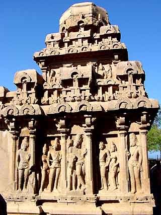 Đền tháp Bharut ở Ấn Độ tiêu biểu cho nghệ thuật tạo hình trong lịch sử Phật giáo   
