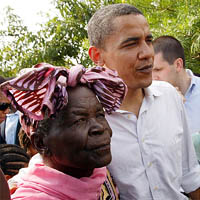 Thượng nghị sĩ Barack Obama và bà nội trong chuyến thăm Kenya, năm 2006