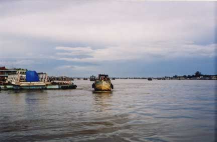 Đời sống cư dân đồng bằng sông Cửu Long bị đập nước trên thượng nguồn đe dọa.(Ảnh : Nguyễn Thạch)