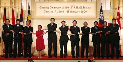 Lãnh đạo 10 thành viên Asean tại hội nghị thượng đỉnh Hua Hin 2009 (Ảnh : Reuters)