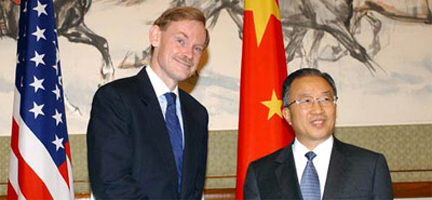 Thứ trưởng Ngoại giao Robert Zoellick (trái) và đồng nhiệm Đới Bình Quốc, trong cuộc Đối thoại chiến lược Mỹ-Trung đầu tiên, tại Bắc Kinh, ngày 01/08/2005