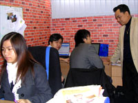 Tòa soạn báo Tuần Tin Tức, thuộc công ty VietMedia. Người đứng góc phải là ông Trần Quang Hùng, tổng giám đốc công ty Ảnh : Ánh Nguyệt / RFI