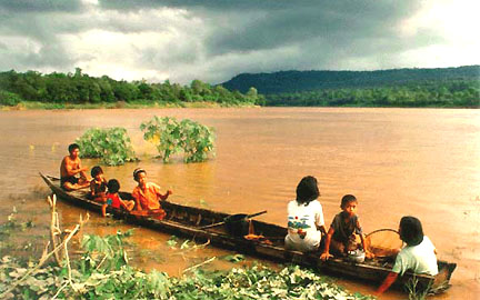 Một nhánh sông Mekong ở vùng biên giới Lào (DR)