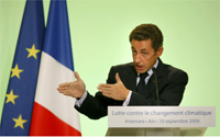 Tổng thống Sarkozy hôm qua vừa loan báo quyết định về thuế carbone.Reuters