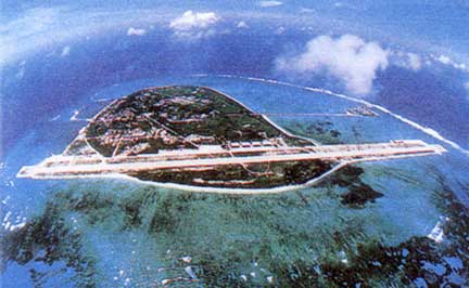 Phi đạo dài 2.600 mét mà Trung Quốc đã xây dựng trên đảo Phú Lâm, hòn đảo lớn nhất thuộc quần đảo Hoàng Sa(Ảnh : DR)